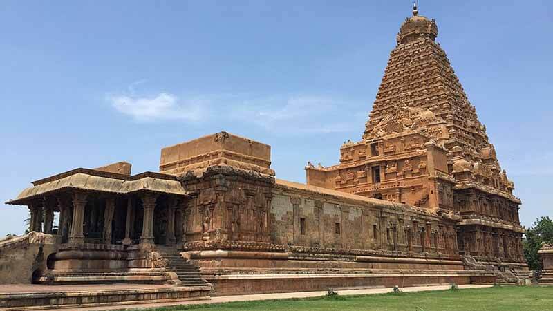 बृहदेश्वर मंदिर का इतिहास और वास्तुकला (History and Architecture of Brihadeeswara Temple) - हिंदी में